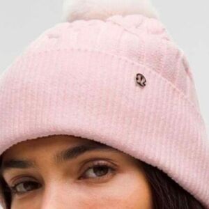 NWT Cable-Knit Pom-Pom Beanie
